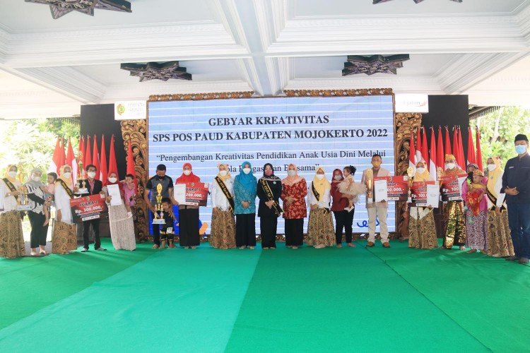 Grand Final Lomba Kolase dan Fashion Show, Bupati Ikfina Siapkan Kado HUT RI Ke Satu Abad