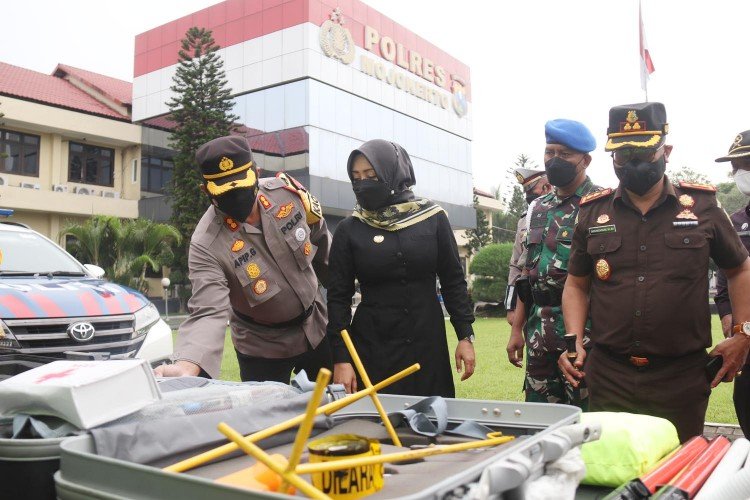 Bupati Mojokerto Hadiri Apel Gelar Pasukan Operasi Keselamatan Semeru 2022