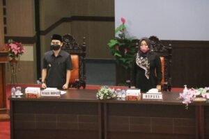 Bupati Mojokerto Rapat Paripurna Jelaskan LKPJ Tahun 2021
