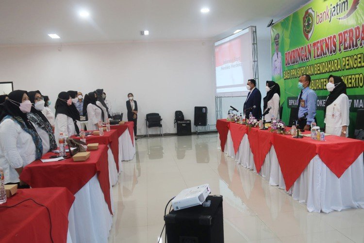 Buka Bimtek Perpajakan, Bupati Ikfina Tekankan ASN Ikuti Perkembangan Zaman