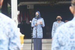 Pimpin Apel Korpri, Ikfina Larang ASN Mudik Pakai Mobil Dinas Pimpin Apel Korpri, Ikfina Larang ASN Mudik Pakai Mobil Dinas