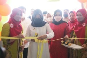 Resmikan Gedung Kopwan Bina Mandiri, Ikfina Barharap Jadi Pusat Ekonomi Masyarakat