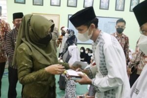 Rangkaian Safari Ramadhan, Bupati Mojokerto Serahkan Santunan Anak Yatim Rangkaian Safari Ramadhan, Bupati Mojokerto Serahkan Santunan Anak Yatim