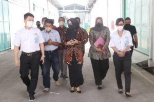 Tingkatkan Harga Jual Porang, Pemkab Mojokerto Serahkan Suket Registrasi Lahan ke Petani