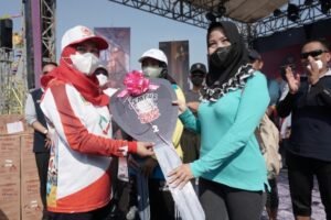 Gowes Bareng Gubernur dan Wali Kota, Warga Sehat dan Hebat