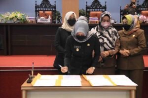 DPRD Kabupaten Mojokerto Gelar Paripurna Penandatanganan Persetujuan Bersama 3 Raperda