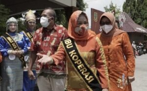 Hari Koperasi Nasional ke-75 Ning Ita Peroleh Penghargaan Penggerak Koperasi Terbaik