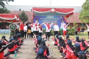 Jum'at CERIA, Bupati Ikfina Ajak Remaja Putri Minum TTD
