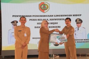 Bupati Ikfina Terima Penghargaan Nirwasita Tantra Tahun 2021