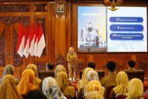 Wali Kota Mojokerto Serahkan SK CPNS Sekolah Kedinasan dan SK Kenaikan Pangkat