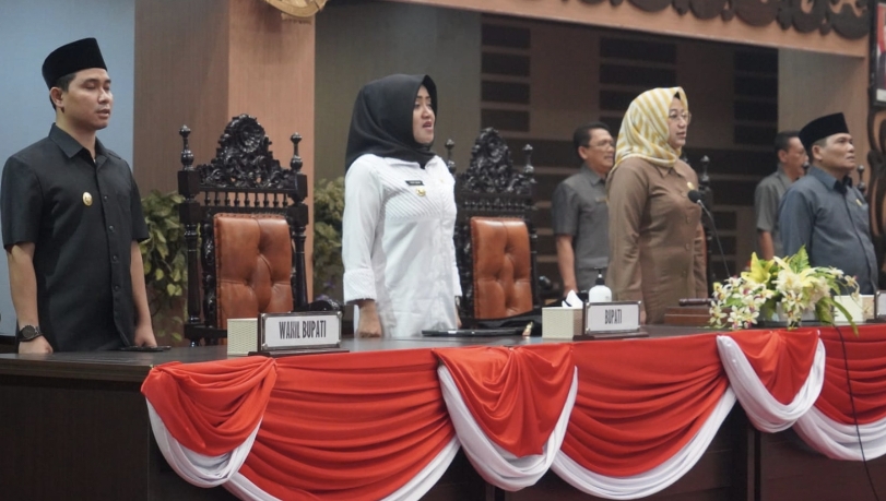 Bahas Tiga Raperda Bupati Hadiri Pandangan Umum Fraksi DPRD Kabupaten Mojokerto
