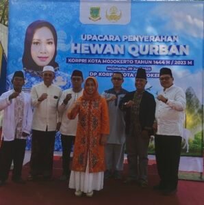 Ning Ita Hadiri Upacara Penyerahan Hewan Kurban di RPH Kota Mojokerto