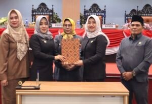 DPRD & Bupati Mojokerto Teken Kesepakatan Raperda Pertanggungjawaban Pelaksanaan APBD Tahun 2022