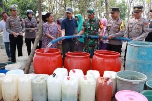 28 Tahun Pengabdian AKPOL Angkatan 95 Distribusikan AIr Bersih di Wilayah Hukum Polresta Mojokerto