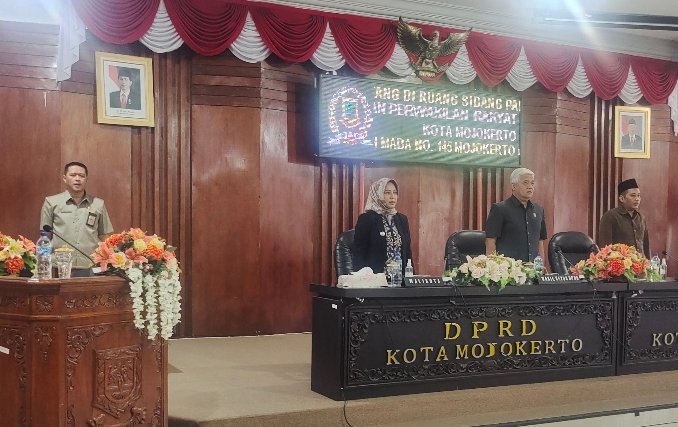 Wali Kota Mojokerto Hadiri Rapat Paripurna Tiga Raperda Inisiatif DPRD