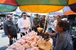 Gelar Operasi Pasar, Pj Wali Kota Mojokerto Pastikan Harga Bahan Pokok Stabil