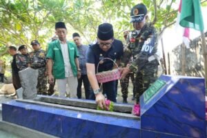 Ziarah ke Makam, Ali Kuncoro Ajak Teladani Semangat Heroisme dan Toleransi dari Sosok Riyanto