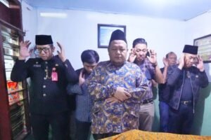 Takziyah Warga, Pj Wali Kota Sampaikan Bela Sungkawa dan Uang Santunan