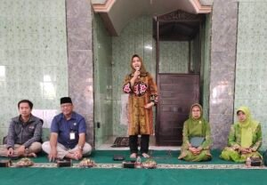 Ning Ita Berikan Hadiah Lima Paket Umroh Gratis