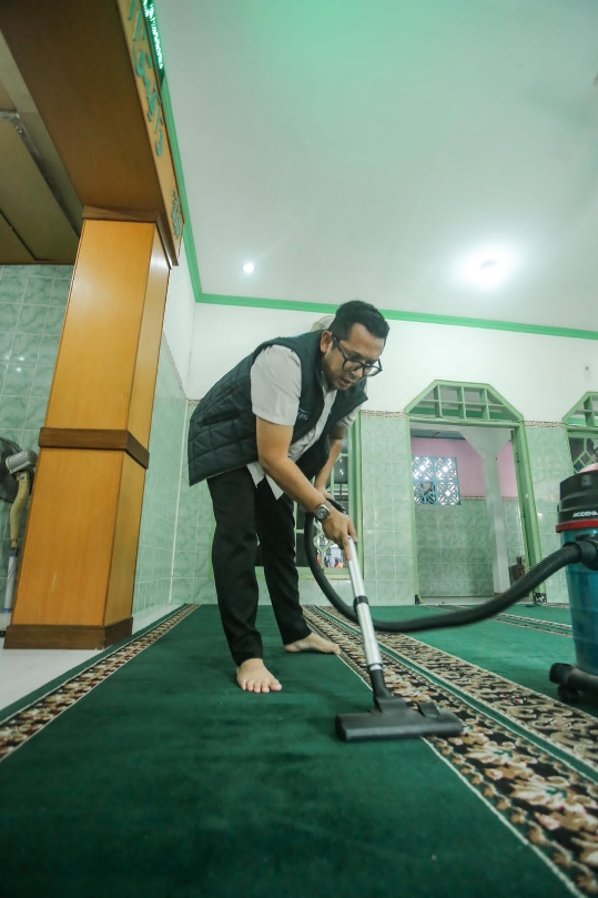 Wujud Moderasi Beragama, Pj. Wali Kota Mojokerto Inisiasi Program Bersih-Bersih Rumah Ibadah