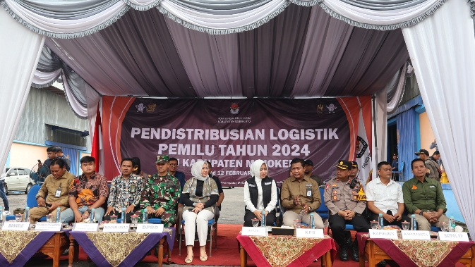 KPU Kabupaten Mojokerto Mulai Distribusikan Logistik Pemilu ke 18 Kecamatan