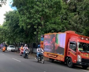 Tingkatkan Partisipasi Pemilih Gen-Z, Mobil Videotron Pemkot “Ledang” ke Sekolah-sekolah