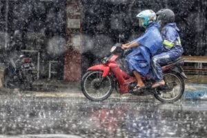 BMKG Jatim Keluarkan Peringatan Dini Cuaca Ekstreme, Ali Kuncoro Imbau Warga Berhati-Hati