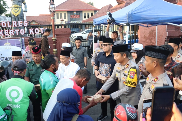 Bagi Takjil Forkopimda Kota Mojokerto Bersama Tokoh Agama Semarakkan Ramadhan