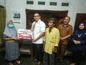 Tinjau Penyaluran Bansos, Pj. Wali Kota Mojokerto Ali Kuncoro Pastikan Tidak Ada Potongan