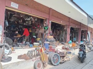 Eks Pedagang Barang Bekas Cakar Ayam Pindah ke Pasar Ketidur