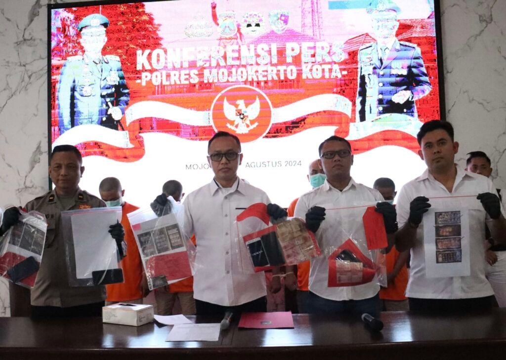 Polres Mojokerto Kota Amankan 5 Penjual Chip Pelaku Judi Online