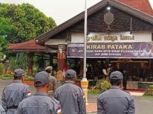 Bupati Pimpin Kirab Pataka Jer Basuki Mawa Beya, Ada Tari Bedoyo