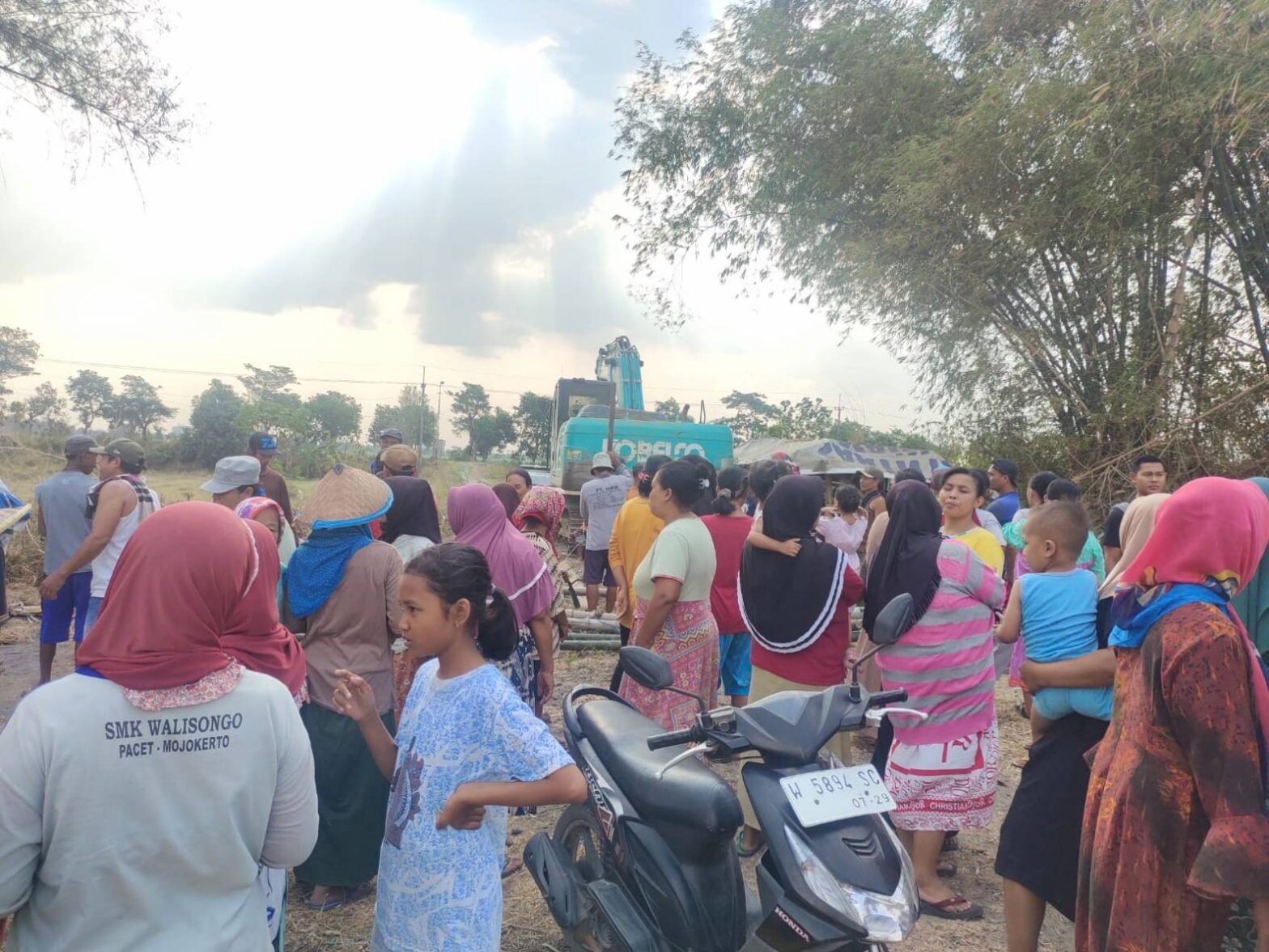 Rusak Alat Berat Saat Pembenahan Jalan, 30 Orang Dilaporkan Ke Polres Mojokerto