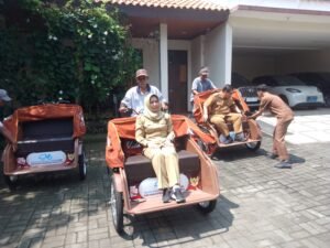 20 Becak Listrik Disalurkan di Kota Mojokerto, Ning Ita Harap Usia Penerima Bisa Diturunkan
