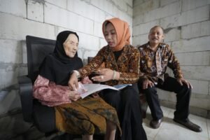 Ribuan Lansia di Kota Mojokerto Dapat Bansos Rp 500 Ribu Langsung Diantar ke Rumah
