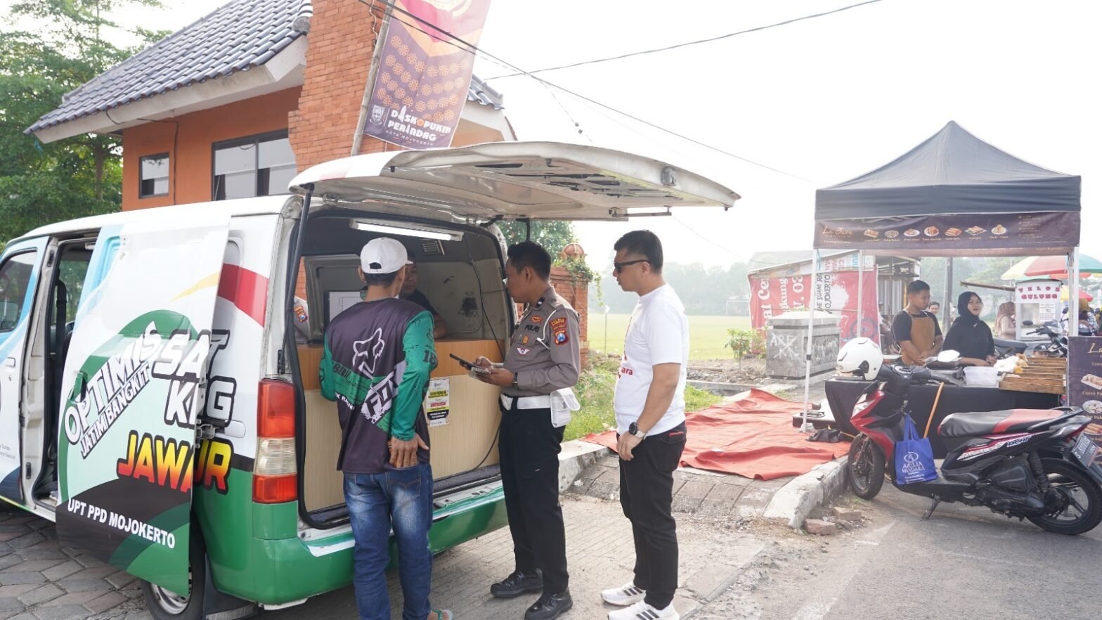 Hari Bhayangkara ke-79, Pelayanan SIM Samsat Keliling dan Cek Kesehatan Gratis di Car Free Day Kota Mojokerto