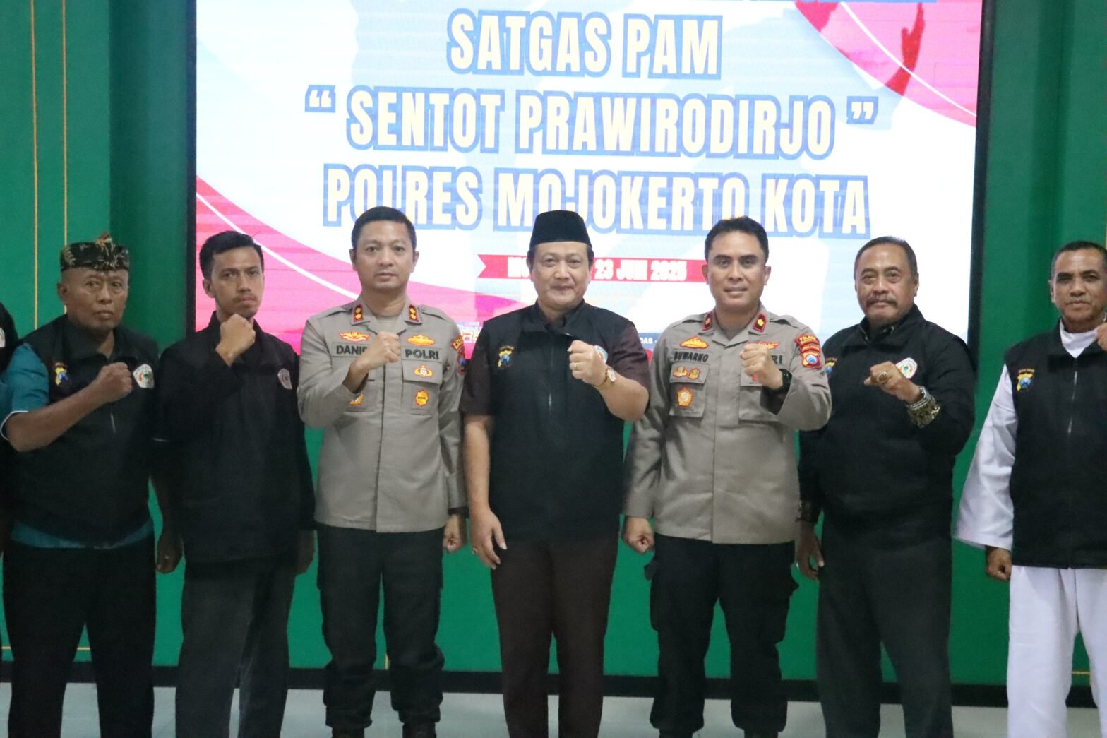 Jelang Malam 1 Suro, Polres Mojokerto Kota Kukuhkan Satgas Pam Sentot Prawirodirjo