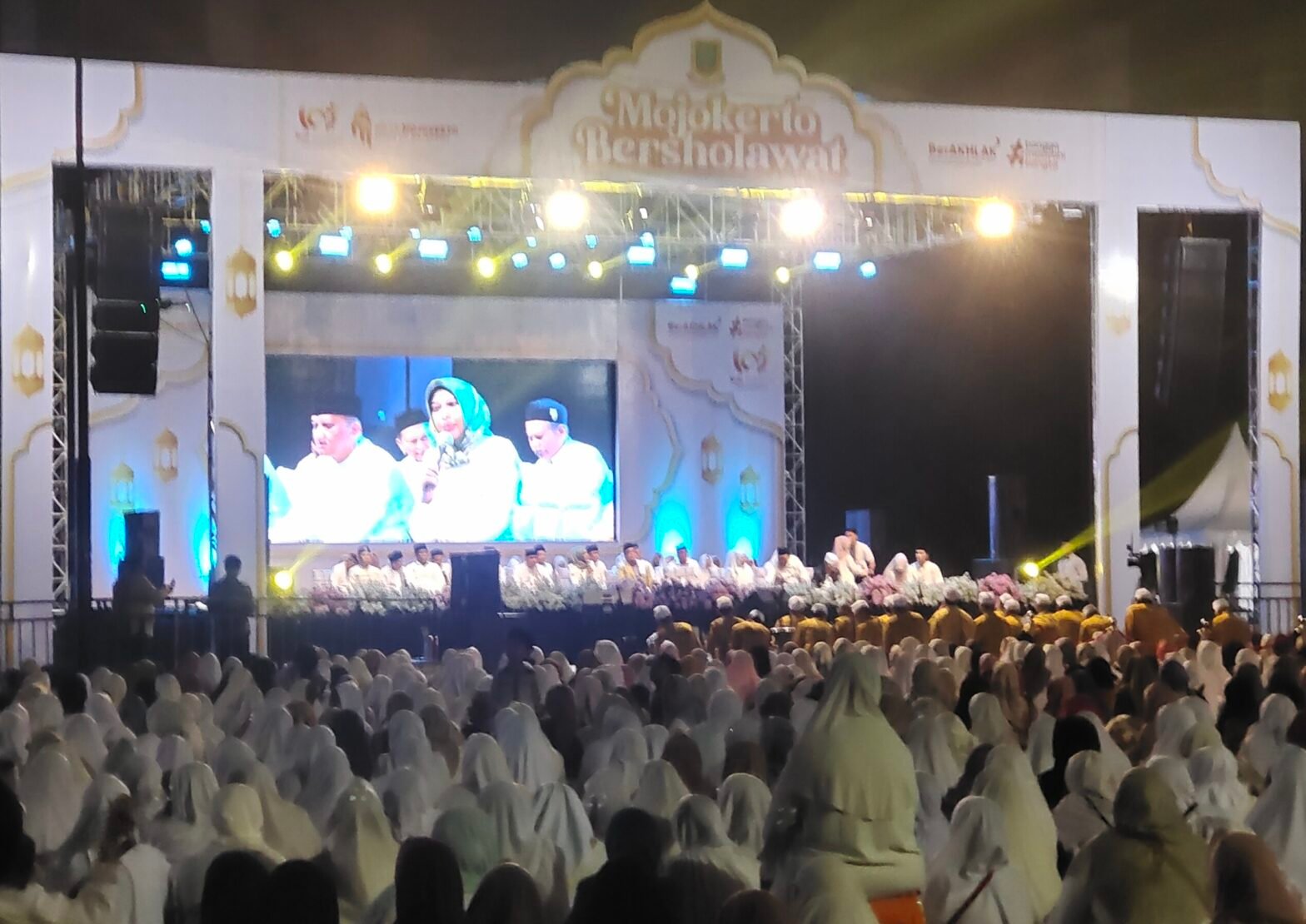 Peringati HUT Ke-107 Kota Mojokerto, Ning Ita Gelar Mojokerto Bersholawat