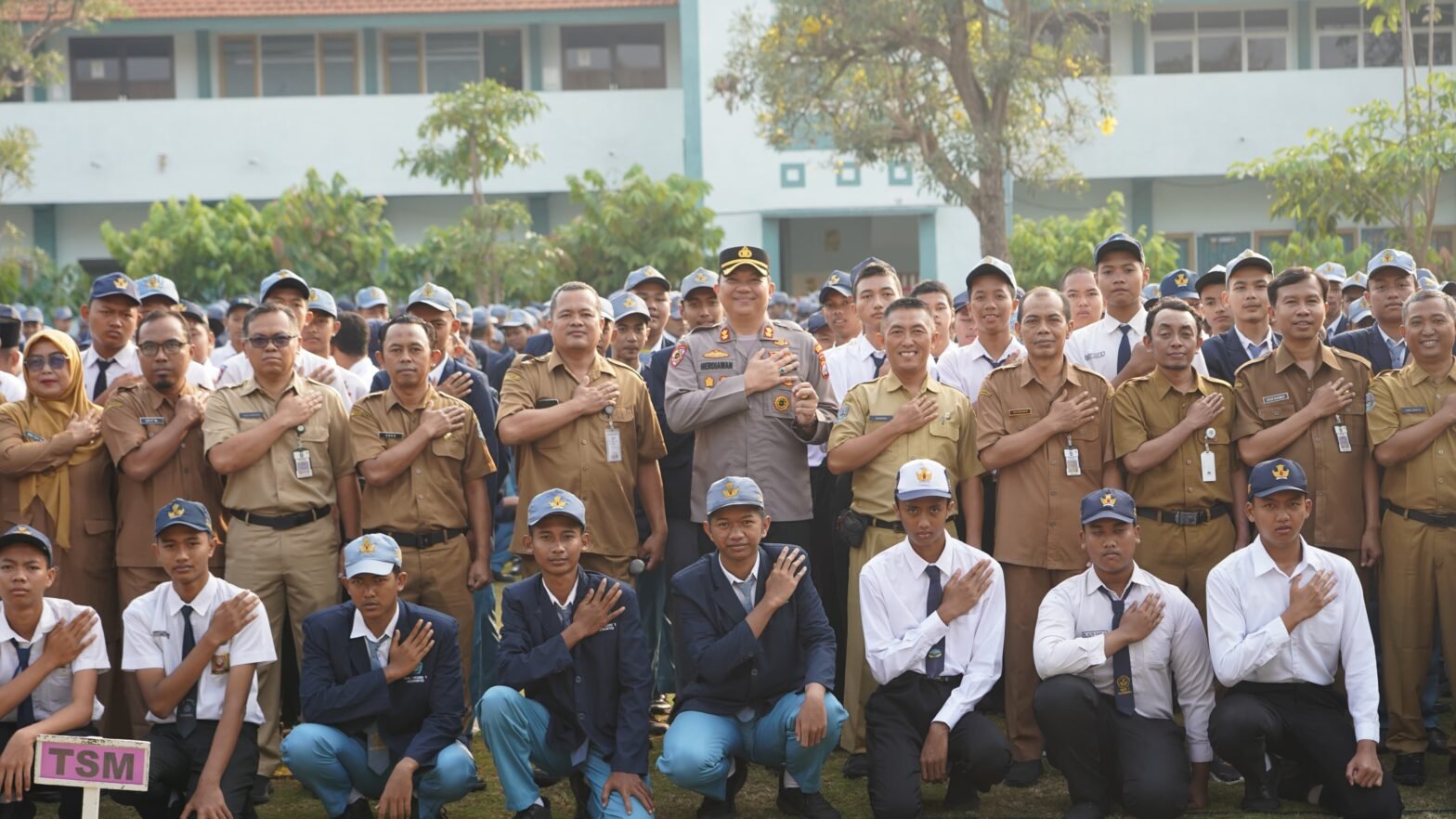 Mewujudkan Generasi Emas Bangsa, Kapolresta Mojokerto Hadir Menginspirasi Siswa SMKN 1 Kota Mojokerto