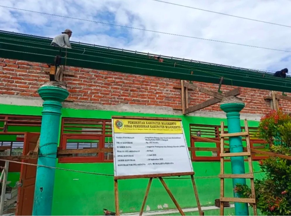 Dispendik Kabupaten Mojokerto Rehabilitasi Ruang Kelas SMPN 2 Bangsal Senilai Rp192,7 Juta