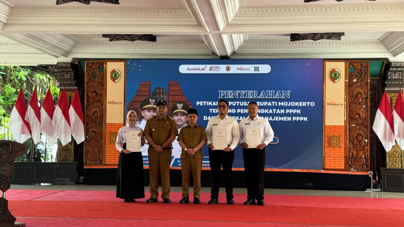 Bupati Albarraa Melantik 69 PPPK Kabupaten Mojokerto, Tekankan Integritas Dan Semangat Pengabdian