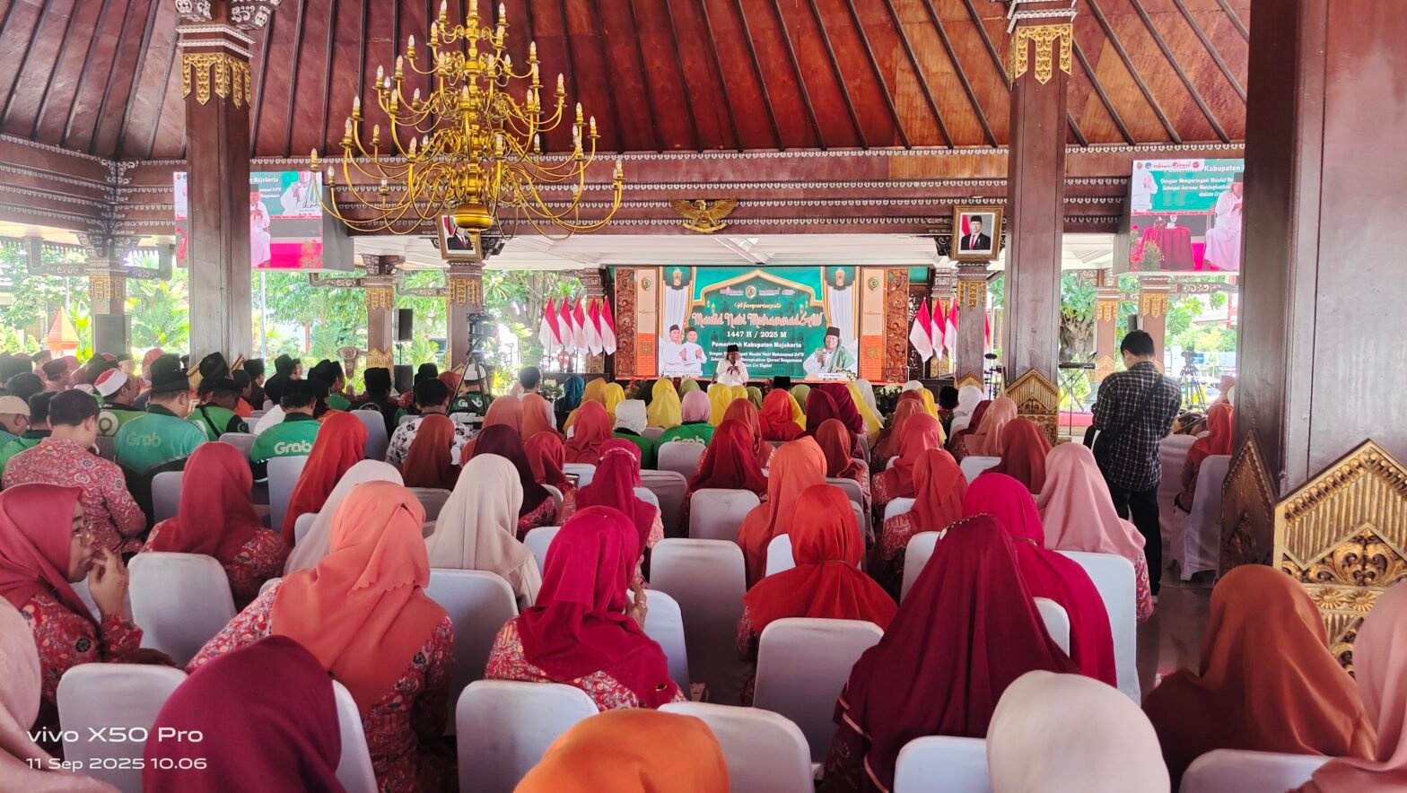 Peringatan Maulid Nabi Hadirkan Gus Muwafiq, Bupati Mojokerto Ingatkan Rasa Syukur