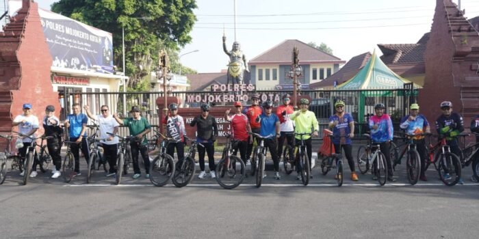 Ting Ting – Kring Kring, Kapolres Mojokerto Kota rutin Gowes Menyapa Masyarakat Pantau Kamtibmas