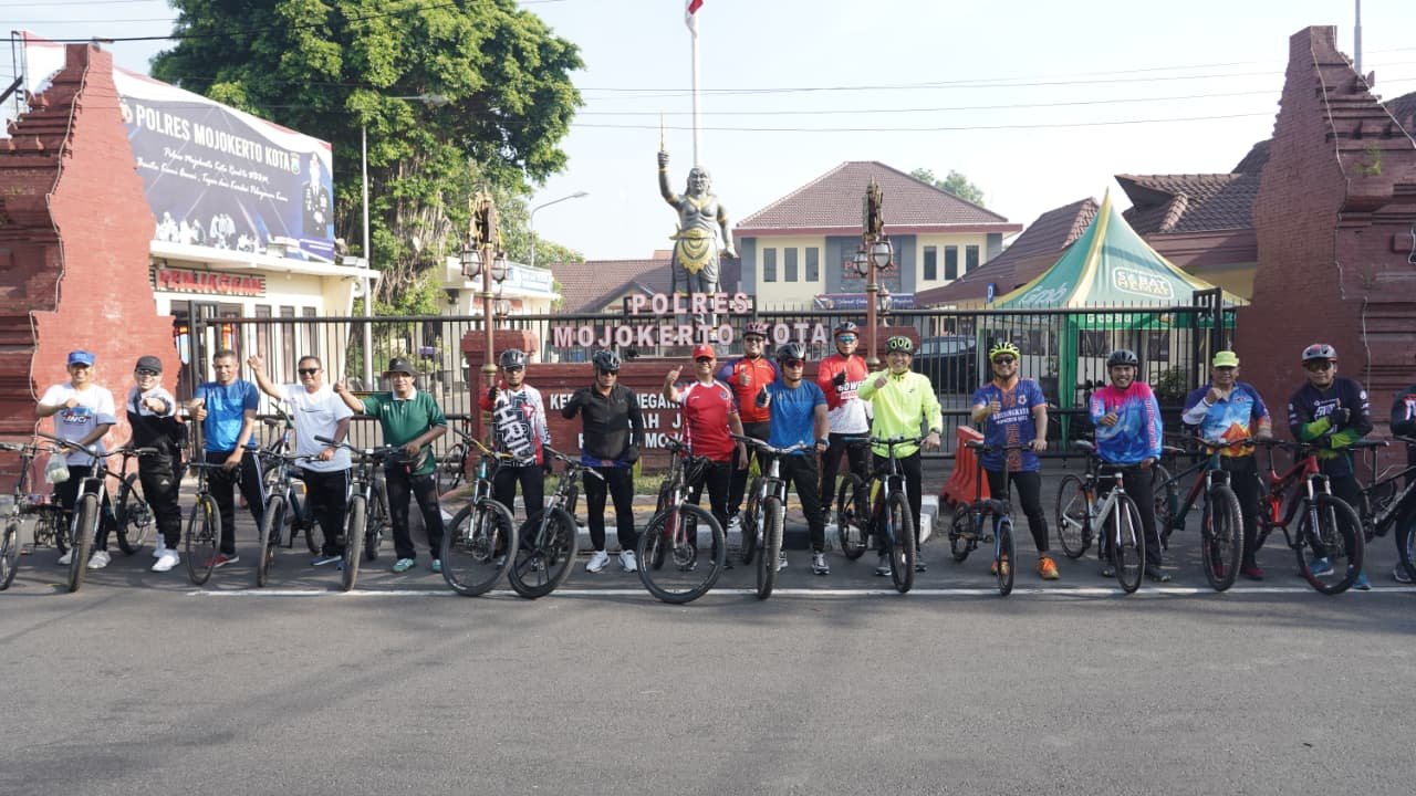 Ting Ting – Kring Kring, Kapolres Mojokerto Kota rutin Gowes Menyapa Masyarakat Pantau Kamtibmas