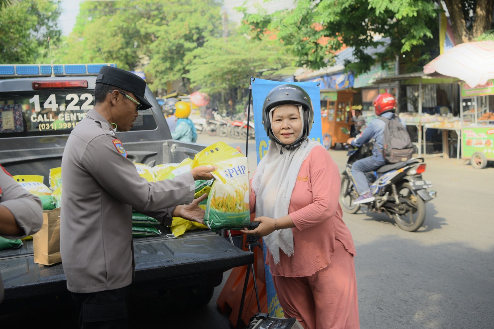 Hari Pangan Sedunia Polres Gresik Peringati Dengan Jual Beras Murah