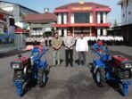 Kapolres Jember Serahkan 2 Unit Traktor Dukung Ketahanan Pangan