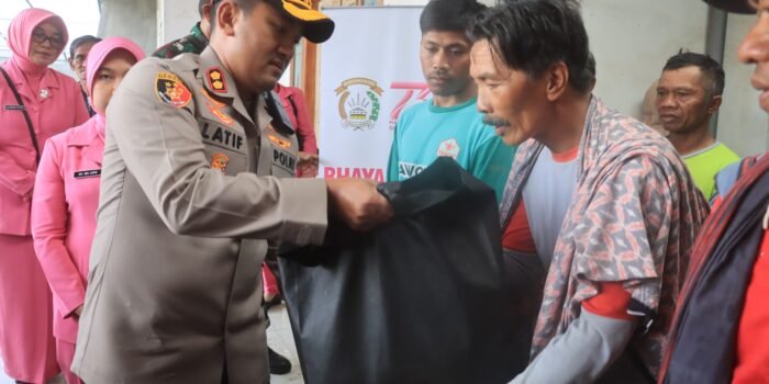 Polres Probolinggo Bantu Warga Terdampak Angin Puting Beliung