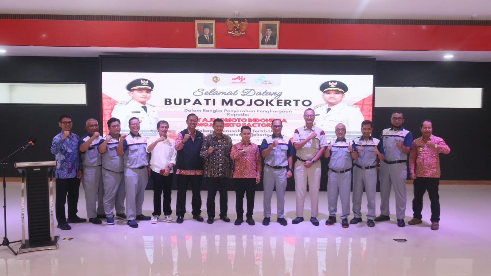 Bupati Mojokerto Berikan Penghargaan Perusahaan Tertib Ukur Kepada PT Ajinomoto Indonesia