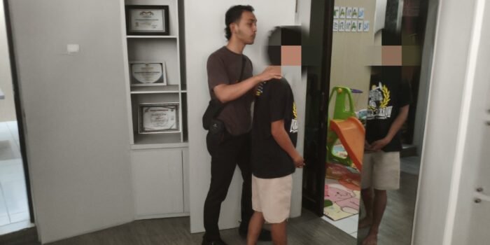 IMG-20251025-WA0057 Polres Jember Berhasil Tangkap Buronan Pelaku Kekerasan Seksual Mahasiswi