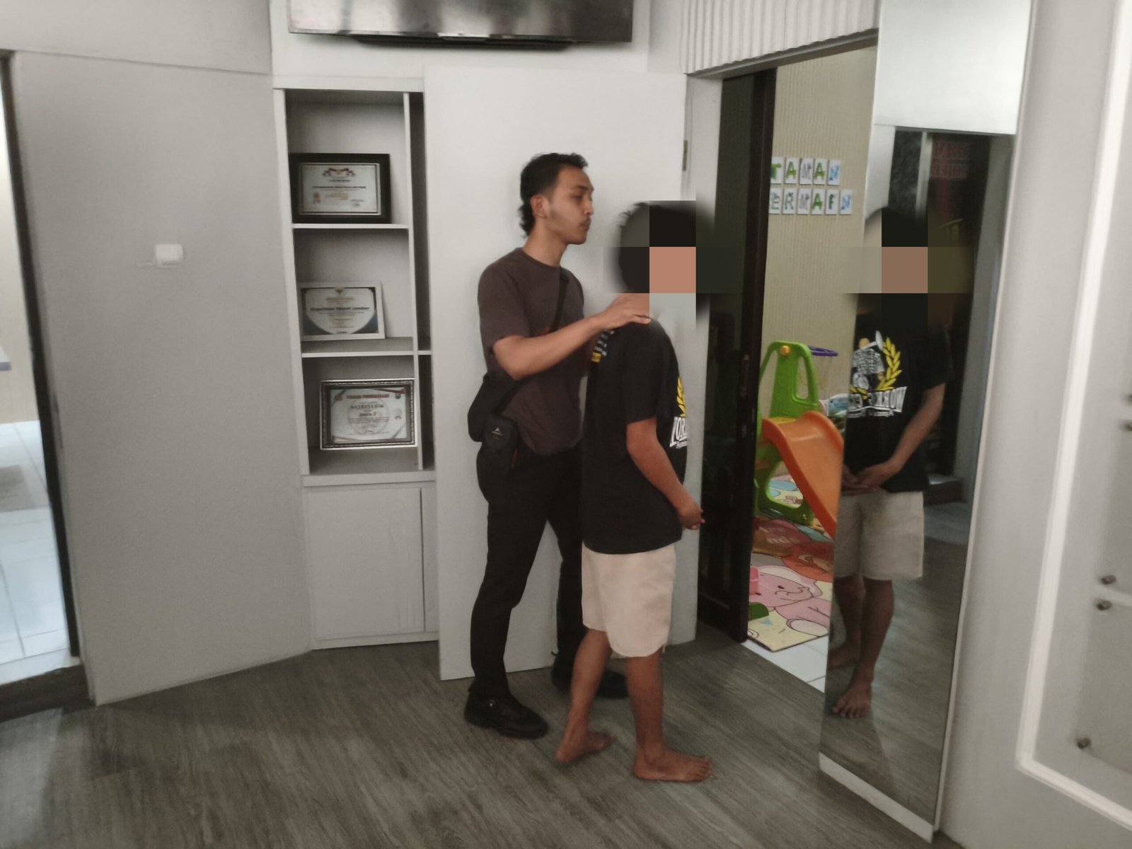 IMG-20251025-WA0057 Polres Jember Berhasil Tangkap Buronan Pelaku Kekerasan Seksual Mahasiswi